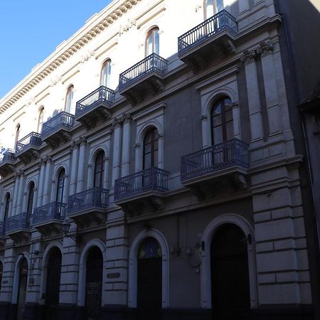 Domus Iole Appartamento Nel Centro Storico Катания Екстериор снимка