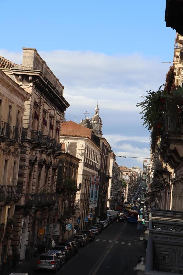 Domus Iole Appartamento Nel Centro Storico Катания Екстериор снимка